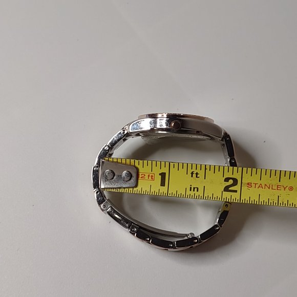 Very Small Pretty Metal Watch - Picture 5 of 10